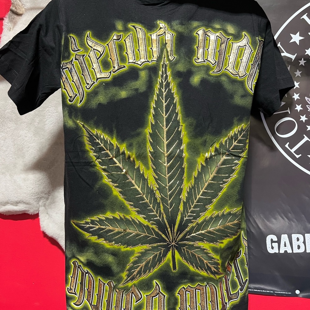 Tshirt size M leaf grass marihuana weed